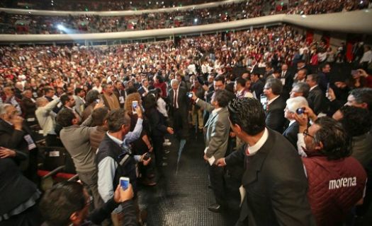 A pesar de estar en primer lugar en las encuentas, AMLO pide a la gente que no se confíen.