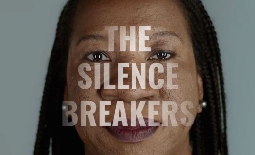 Tarana Burke fue la creadora del #MeToo, que acompaña a su ONG que ayuda a sobrevivientes de acoso sexual.