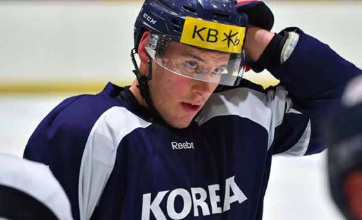 El estadounidense Mike Testwuide jugará para el equipo de hockey de Corea del Sur en estas olimpiadas invernales.