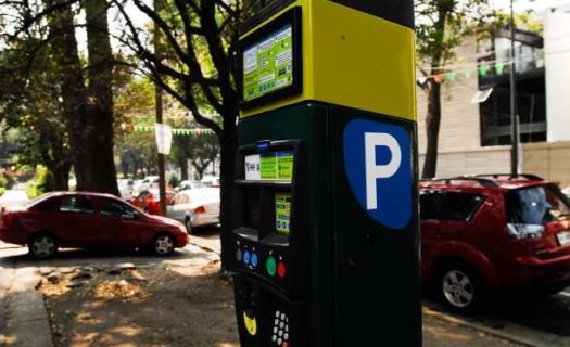 El costo de los parquímetros se mantendrá en dos pesos con 34 centavos por cada 15 minutos. Foto: Capital 21