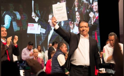 El candidato para gobernador de Puebla quiere atraer a los millenials utilizando el éxito de reggaeton de Maluma. Foto: Twitter