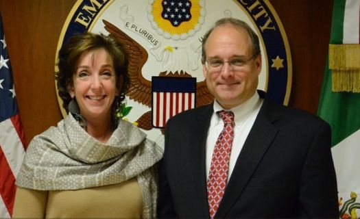 La embajadora Roberta Jacobson junto con el Subsecretario del Tesoro Marshall Billingslea.