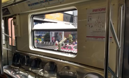 Foto: Rompen vidrio de vagón en Metro Nativitas/Twitter @tavojeda5