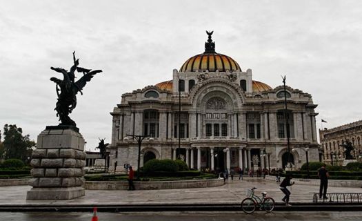 Los trabajadores del INBA exigen prestaciones como seguro social y aguinaldo (Foto: Ronald Woan)