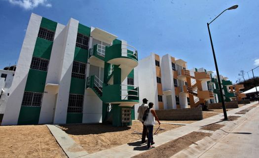 La falta de servicios y la lejanía con el área conurbada son dos de las razones del abandono y de lo barato de estas casas en venta.