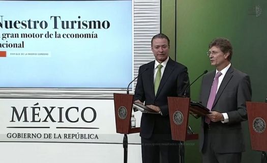 "Nuestro turismo, el gran motor de la economía nacional", se lee en la presentación del Secretario de Turismo, Enrique de la Madrid.