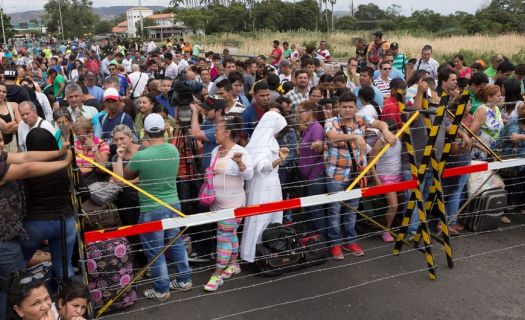 Venezolanos saliendo de su frontera. Foto: Amnistía Internacional. 