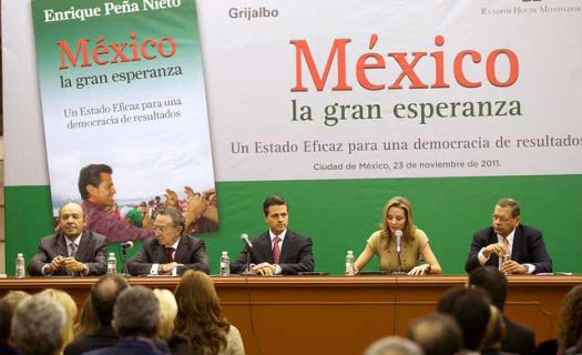 Enrique Peña Nieto en 2011 durante la presentación de su libro 