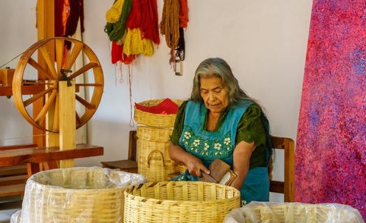 En vez de beneficiar a los habitantes cercanos, los habitantes de Juchitán han visto la desigualdad incrementada desde que arribaron los parques eólicos. Foto: Dale Cruse.