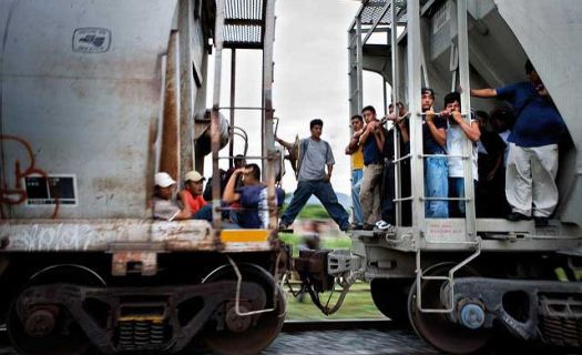 Migrantes centroamericanos y mexicanos cruzando México. Foto: Moody College of Communication / algunos derechos reservados. 