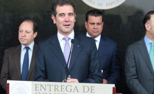 Lorenzo Córdova, consejero presidente del INE, en entrega de constancias de mayoría Foto: Twitter @INEMexico