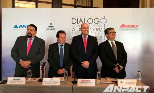 Representantes del sector autormotríz durante la presentación de Diálogo con la Industría Automotríz Foto: Twitter Asociación Nacional de Productores de Autobuses, Camiones y Tractocamines @Anpact  