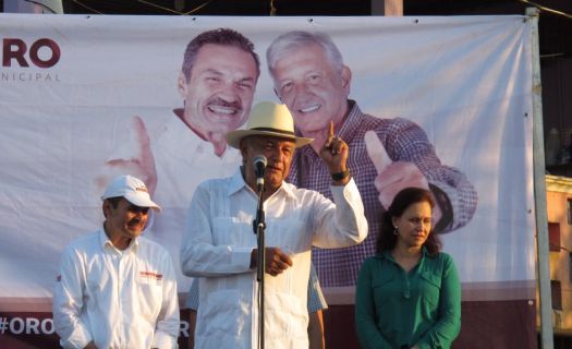 Octavio Romero y López Obrador en un acto de campaña en la colonia Francisco Villa, Villahermosa, Tabasco (Foto: Lopezobrador.org.mx)
