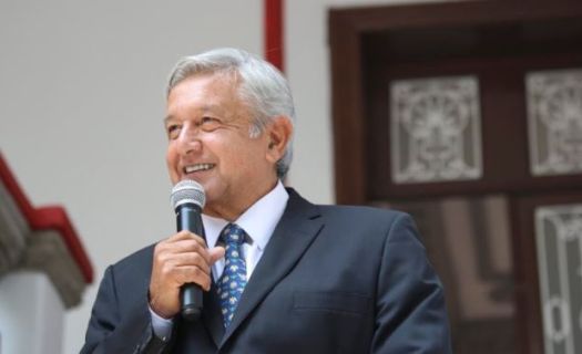 La primera encuesta a especialistas del sector privado realizada ya con AMLO electo, muestra una preocupación por la inseguridad y la corrupción en el país. 