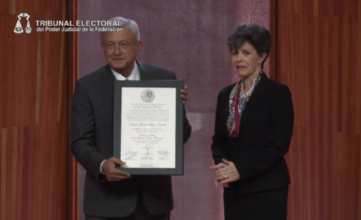 Andrés Manuel López Obrador recibe Constancia de Mayoría como presidente electo Foto: Twitter Tribunal Electoral del Poder Judicial de la Federación @TEPJF_informa