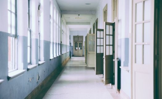 El plan de reconstrucción aprobó 75% menos dinero a rehabilitación de escuelas que lo que se destinó a pavimentación de vialidades.