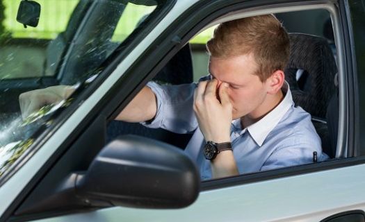 Manejar con más de 20 horas despierto, según expertos, es como conducir bajo una concentración de alcohol en la sangre de 0.08 (Foto: DGTes).