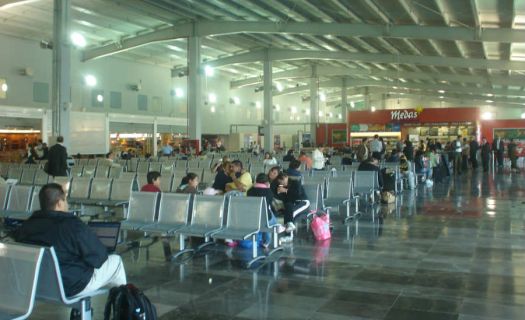 El flujo de pasajeros y operaciones en el aeropuerto de Toluca ha disminuido drásticamente en los últimos ocho años (Foto: Vmzp85)