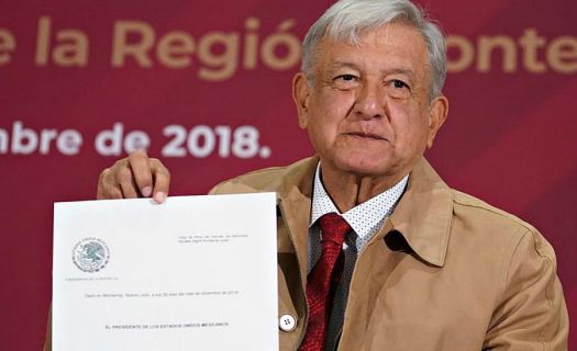 El presidente López Obrador en la firma del Decreto de Estímulos Fiscales Región Fronteriza Norte el 29 de diciembre en Monterrey, N.L.