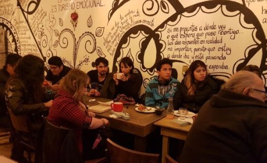 En el Café Vocablo, se organizan lecturas de poemas y cuentos.