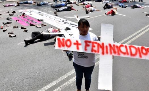 Para prevenir feminicidios, el gobierno de la CDMX entregará botones de pánico a víctimas de violencia familiar. 