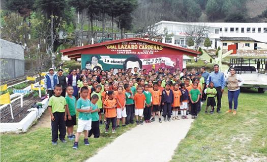 En la comunidad de Loma Bonita se logró que los estudiantes de primaria comieran 14 verduras y cero alimentos ultra procesados dentro de la escuela | Imagen FAO/Fernando Reyes