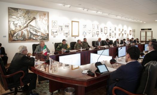 El presidente López Obrador en reunión de gabinete por el Covid-19 el 9 de abril (Foto: Twitter)