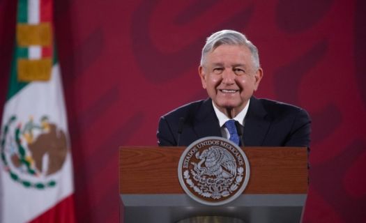 El presidente López Obrador durante su conferencia de prensa en Palacio Nacional, horas antes de viajar a Washington en un vuelo comercial con escala en Atlanta. (Foto: lopezobrador.org.mx)