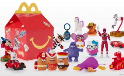En 2025 los juguetes de la Cajita Feliz de McDonald's serán más sostenibles. 