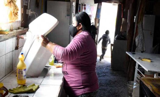 Mujer realizando trabajo doméstico. (Foto: CIEG UNAM)