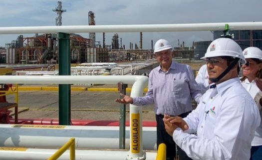 AMLO supervisa las obras de rehabilitación para la refinería de Salina Cruz, Oaxaca (Foto: Presidencia)