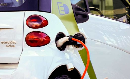 La mayoría de las armadoras globales prometen producir solo autos eléctricos para 2030-2050 (Foto: Canal del Congreso)