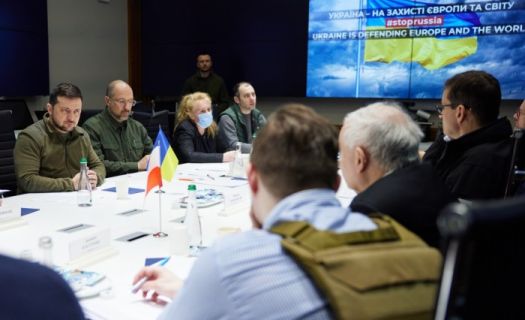 El presidente de Ucrania, Volodymyr Zelenskyy, en reunión con los jefes de gobierno de Polonia, República Checa y Eslovenia el martes 15 en Kiev (Foto: president.gov.ua)