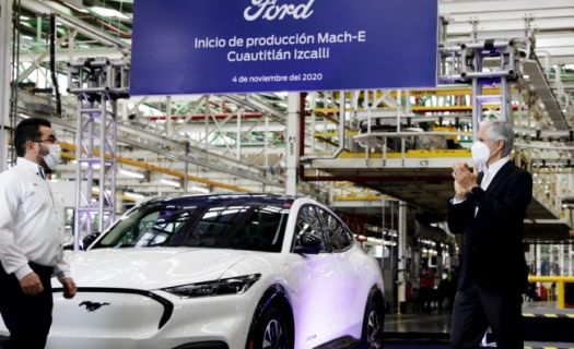 Presentación del Mach-E, primer vehículo eléctrico producido en México, en la planta de Ford en Cuautitlán Izcalli, Edomex. (Foto: Gobierno del Edomex)