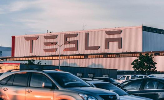 Tesla ha enfrentado varios problemas de seguridad relacionados con su sistema de piloto automático desde años atrás. (Imagen: Pexels)