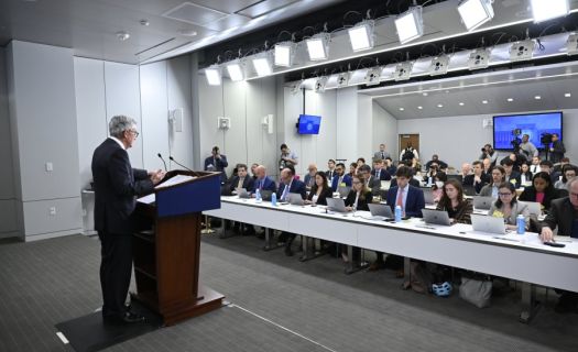 El presidente de la FED, Jerome Powell, en reunión con periodistas el 3 de mayo pasado (Foto: Twitter Federal Reserve)