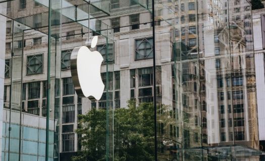 Apple cae en el mercado ante disminución de ventas del iPhone 14.