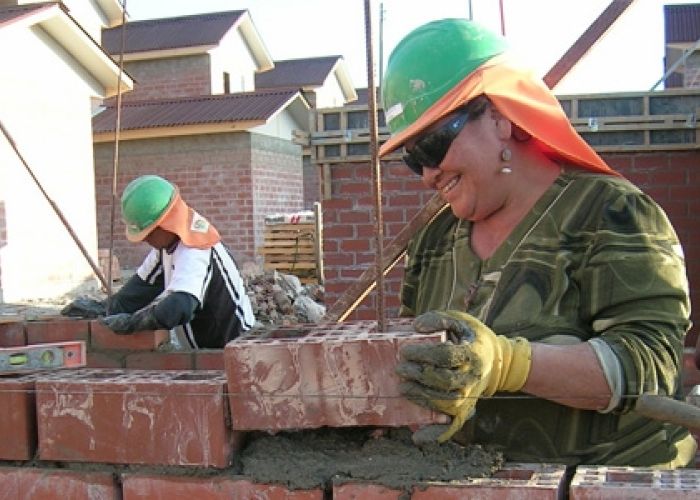 Son pocas las empresas de la industria de la construcción que florecen en estos meses. Una de ellas es ICA y por supuesto, la española OHL.