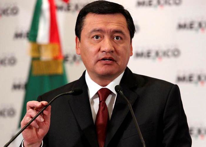 Osorio Chong se comprometió a implementar un esquema para saldar los pagos por pensión de jubilados de la Compañía Mexicana de Aviación.