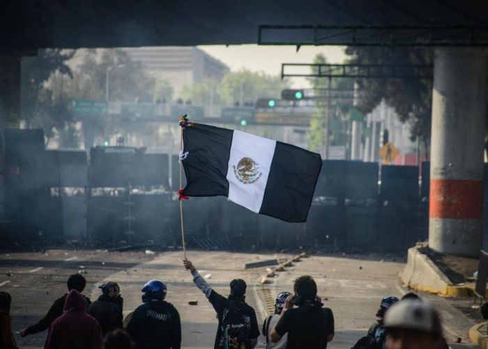 Solo una de cada tres personas en México prefiere la democracia por encima de otro tipo de sistema de gobierno.