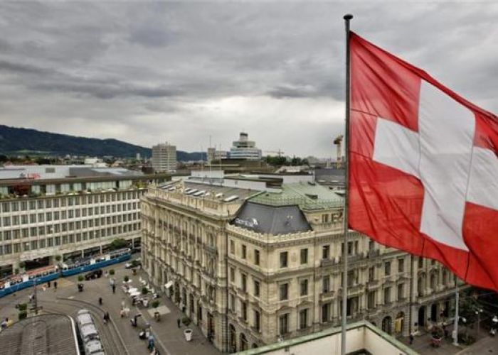 Inversionistas suizos establecieron como una prioridad diversificar su generación de divisas y no sólo concentrarse en el euro.
