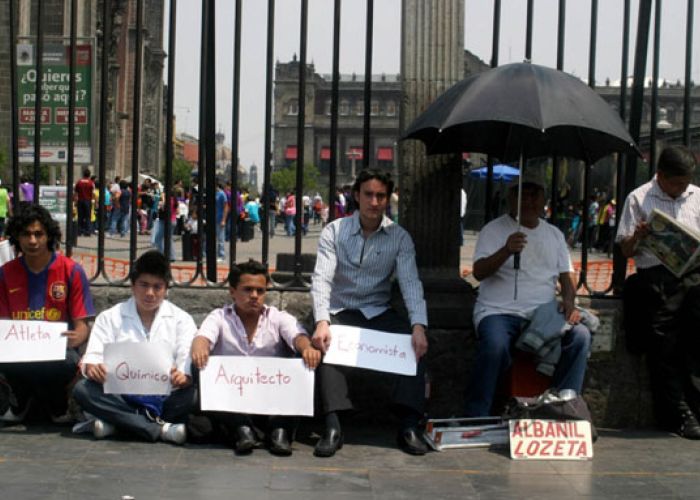 La OCDE señala a México por ser el único integrante sin seguro de desempleo, una de las principales promesas de campaña de Peña Nieto.
