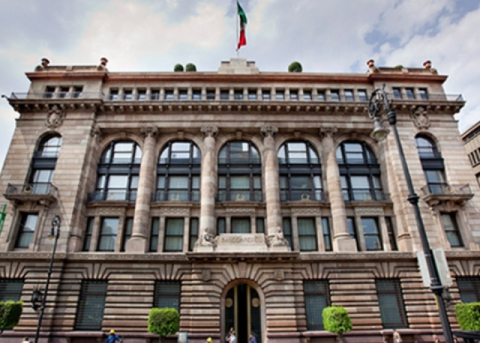 Banxico reconoce datos favorables, pero incipientes, para las exportaciones y el gasto público.