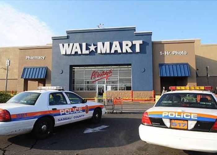 Wal-Mart debería enfrentar una demanda de accionistas estadounidenses.