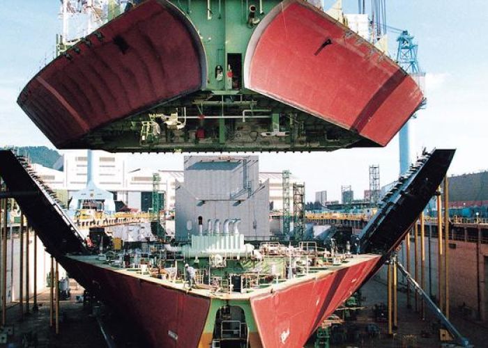 Grupo Tomza también ha explotado el buen momento del mercado, al grado de mandar a construir un buque gasero en Corea.