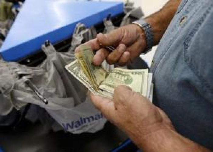 De acuerdo con la encuesta Gallup el gasto de los estadounidenses podría alcanzar los 100 dólares a fines del año.