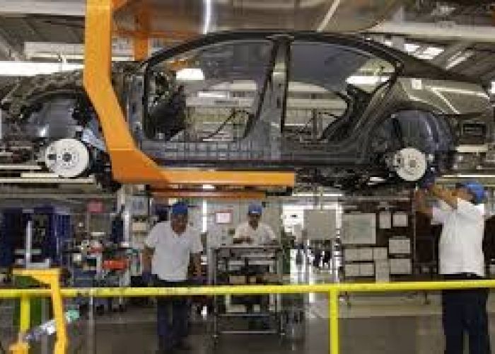 En julio del 2013 México exportaba a EU el 65% del total de los autos que producía, en 2014 esta proporción subió a 75%.
