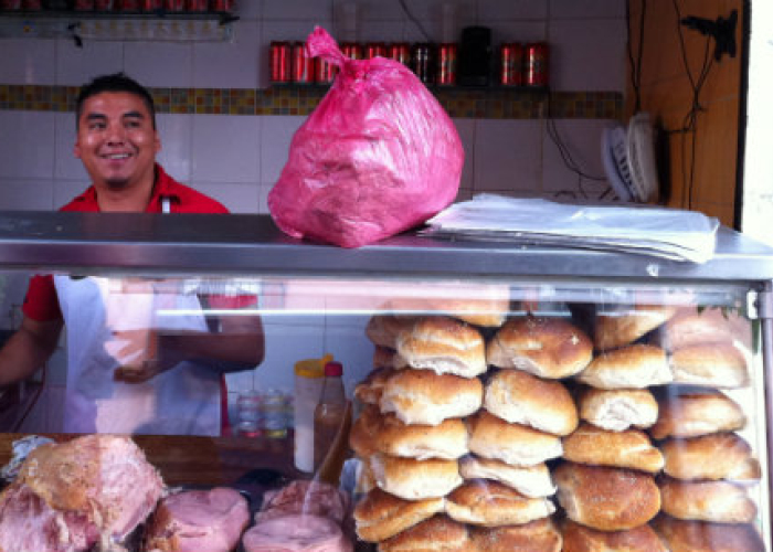 Empresas con menos de 20 trabajadores tienen salarios 40% menores que empresas con más de 100 empleadas.