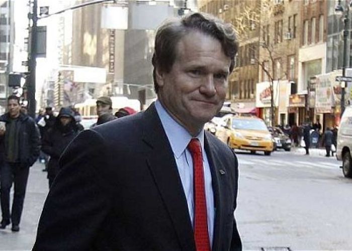 Bank of America presidido por Brian Moynihan sería quien lidere la venta de los activos que representen el 30% de la participación de mercado de AMX
