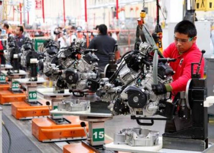 La caída en la producción de vehículos de motor en agosto contrasta significativamente con el alza de 9% en julio.